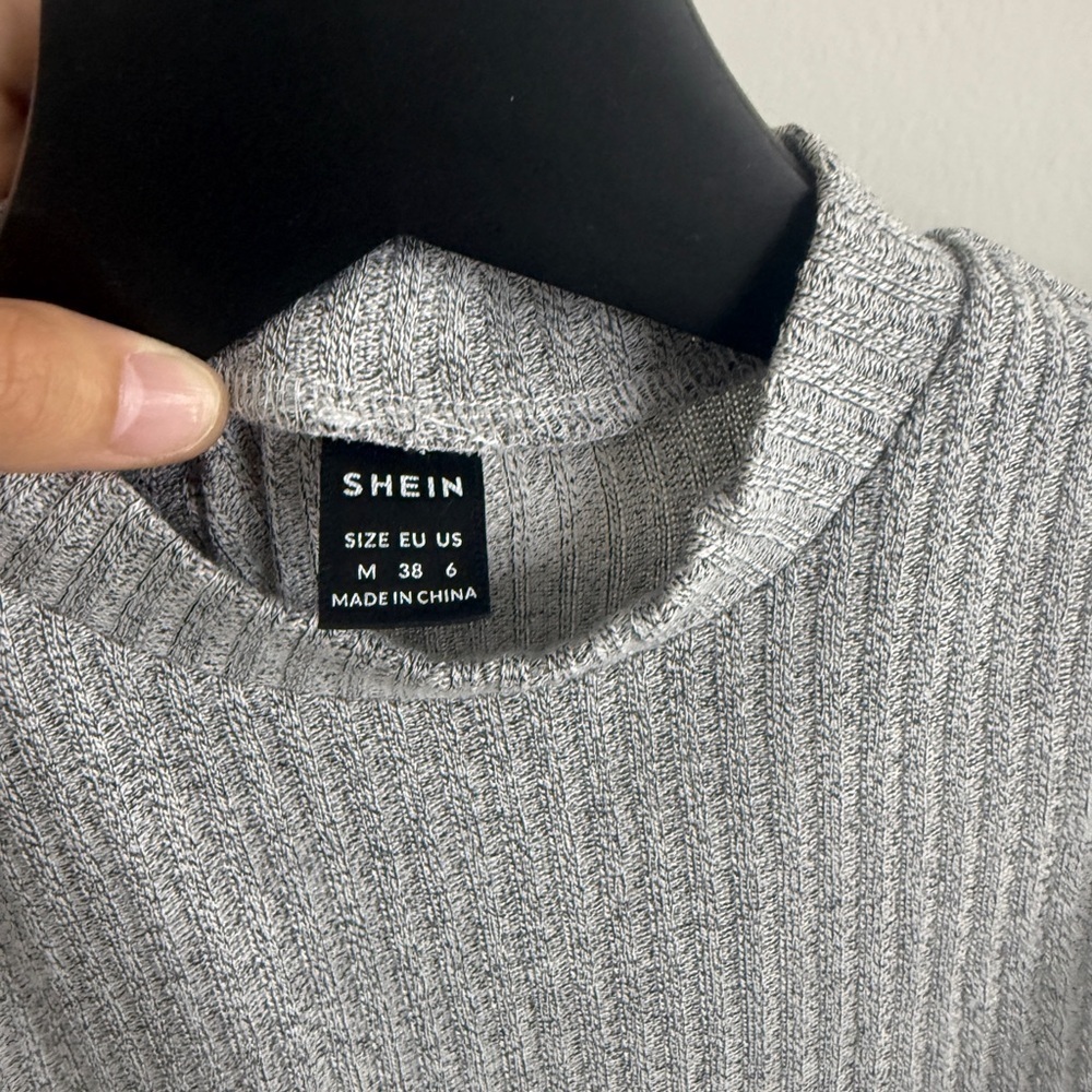 2/$15 SHEIN Gray Mock Neck Sleeveless Ribbed Top - Picture 3 of 3